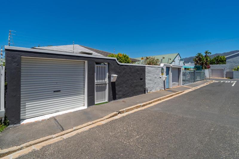 2 Bedroom Property for Sale in Harfield Village Western Cape